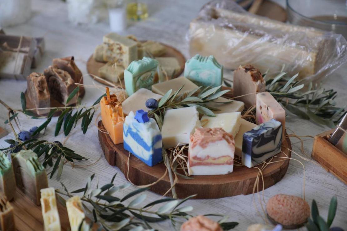 BU ÇATININ ALTINDA UMUT VAR