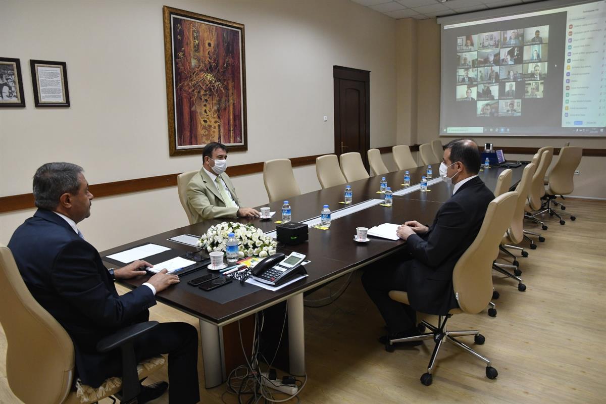 Vali Şıldak İlçe Kaymakamları İle Video Konferans Toplantısı Gerçekleştirdi