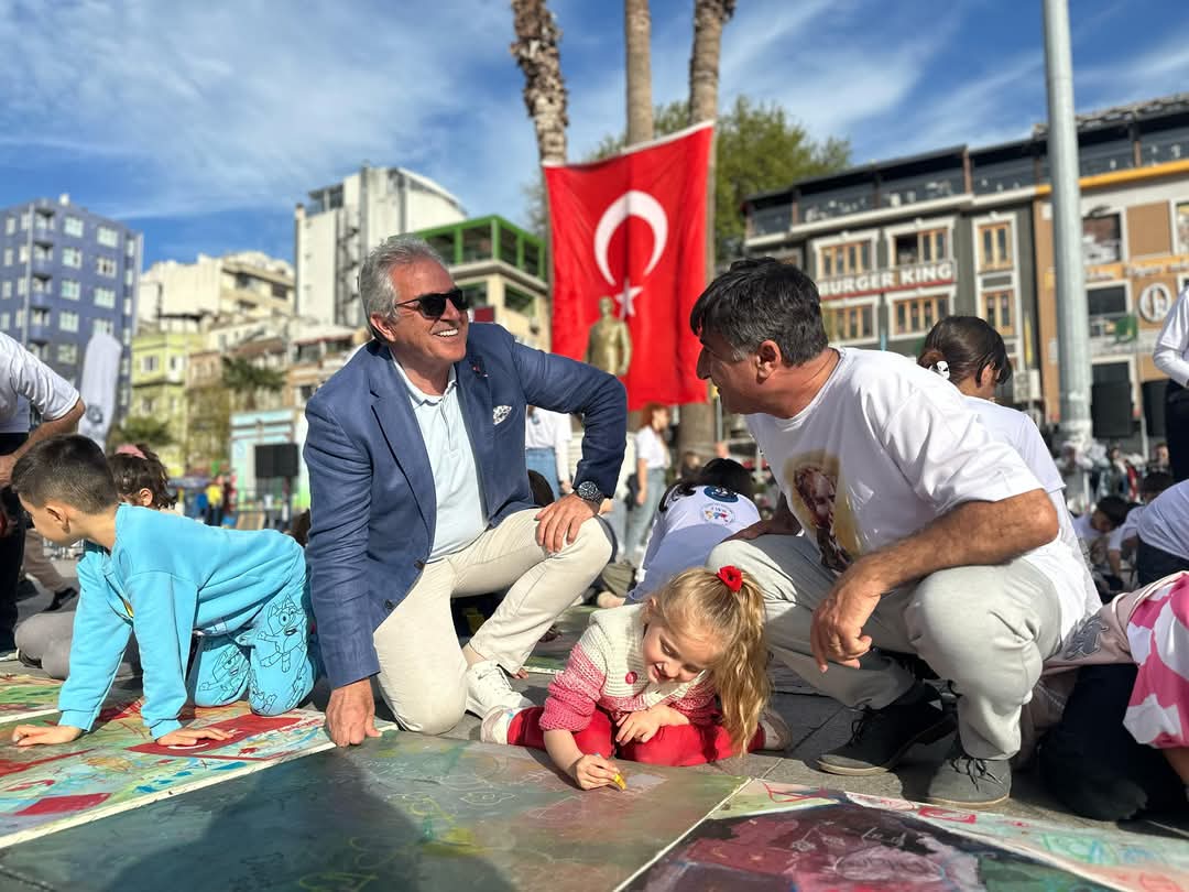 BANDIRMA CUMHURİYET MEYDANI'NDA ATATÜRK VE SANAT DOLU BİR GÜN