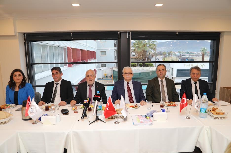BAŞKAN DEVECİLER GAZETECİLERLE BULUŞTU