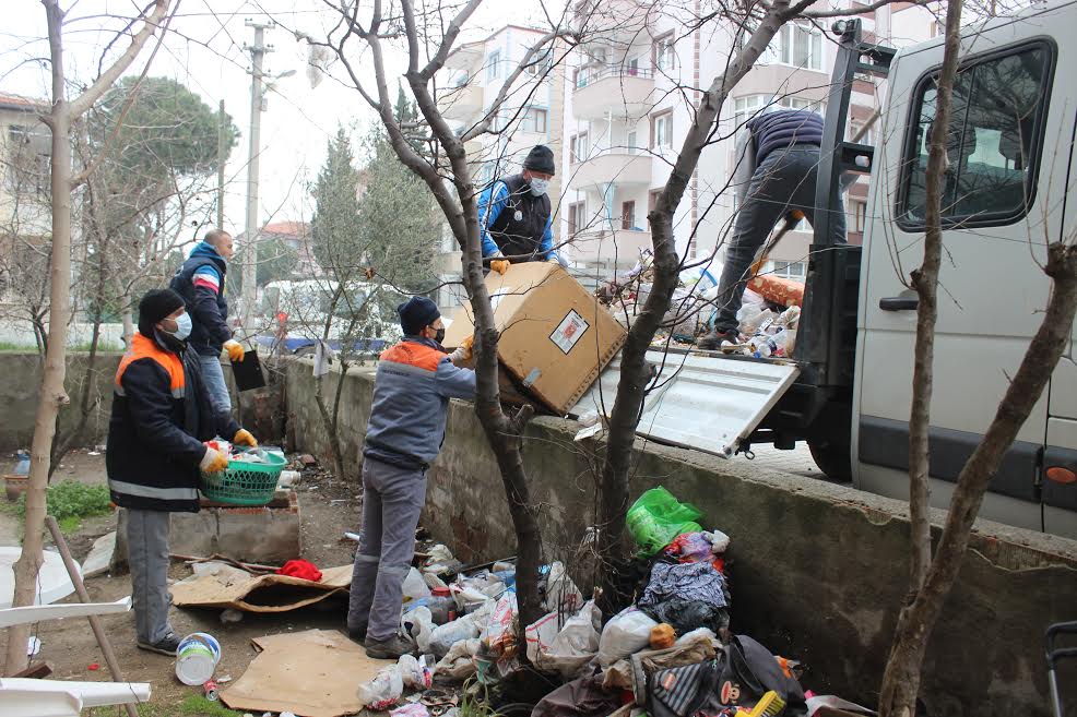 BAHÇEDEN 2 TRAKTÖR ÇÖP TEMİZLENDİ