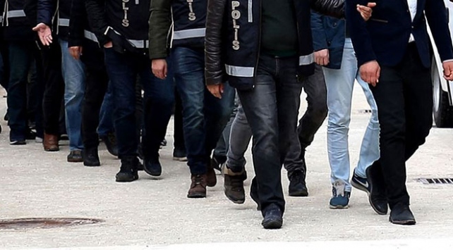 Balıkesir’deki FETÖ/PDY operasyonunda 54 kişi ele geçti