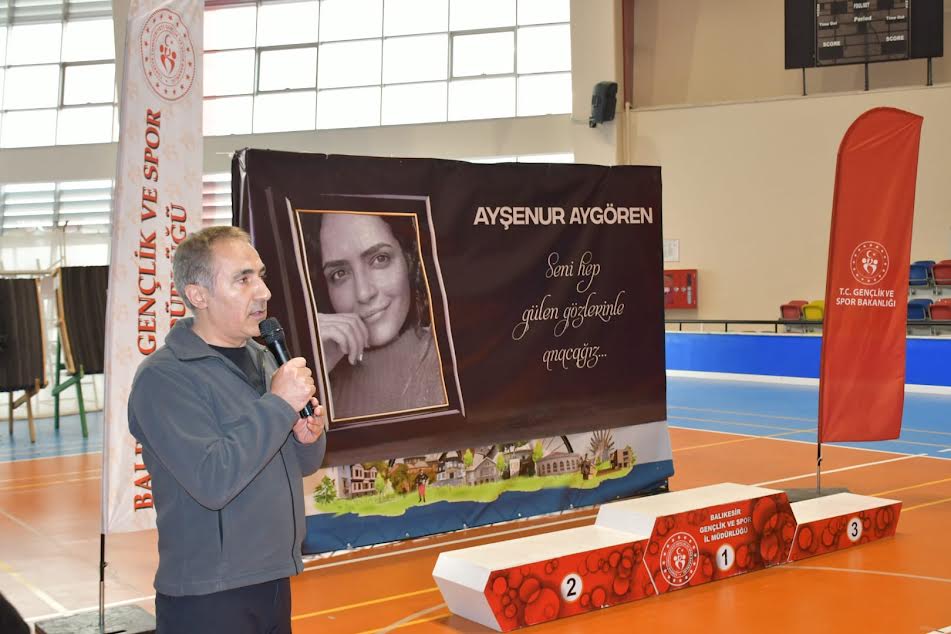 OKLAR, MİLLİ SPORCU AYŞENUR AYGÖREN ANISINA ATILDI