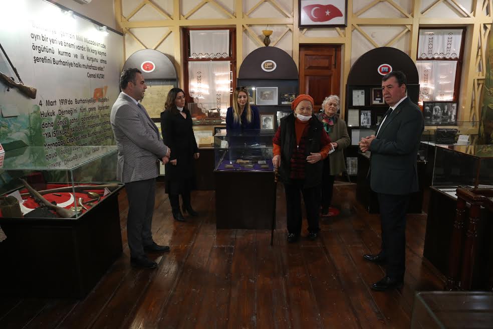 AZİZ NESİN’İN TARİHİ ESERLERİ BURHANİYE’DE YAŞAYACAK