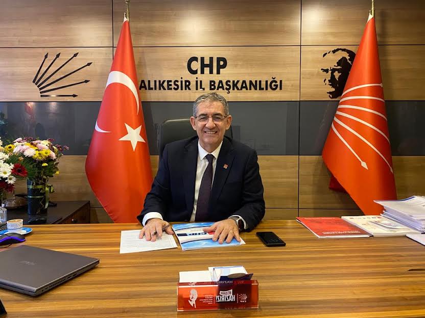 BAŞKAN KÖYBAŞI: 14 MAYIS'TA HALK KRAL ÇIPLAK DİYECEK 15 MAYIS'TA ÇİÇEKLER AÇACAK!
