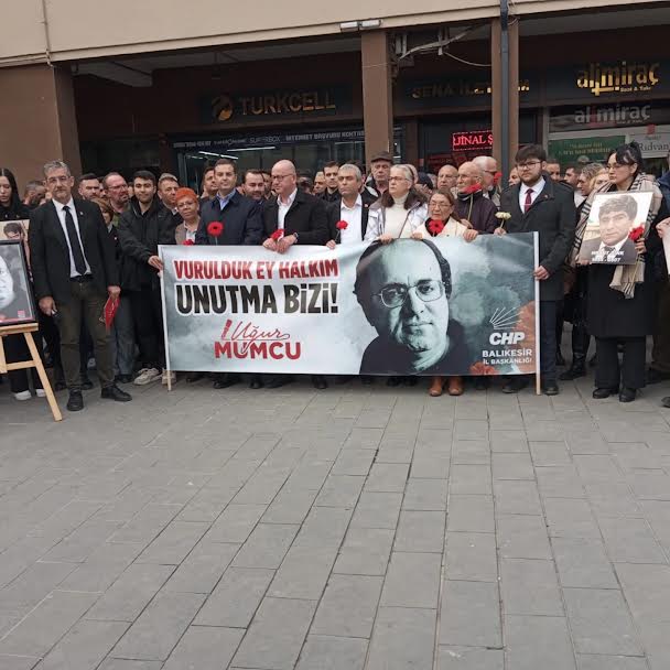 UĞUR MUMCU’YA KİTLESEL ANMA