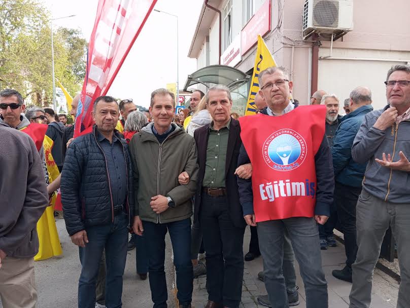 EĞİTİM-SEN VE EĞİTİM İŞ SENDİKALARINDAN MEB’E ORTAK TEPKİ