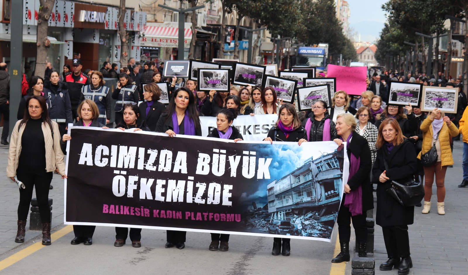 BALIKESİR’DE BURUK 8 MART DÜNYA  	EMEKÇİ KADINLAR GÜNÜ ANMASI