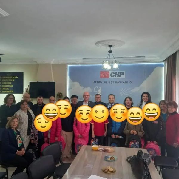CHP ALTIEYLÜL'DEN ÇOCUKLARA KARNE SÜRPRİZİ