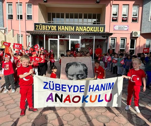 ZÜBEYDE HANIM ANAOKULU ÇOCUKLARI CUMHURİYETİN 100.YILI İÇİN YÜRÜDÜLER