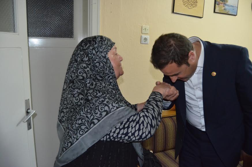 GÖNÜL GÖNÜLE VERDİKÇE EVDE DE KALSAK BİZE BAYRAM OLUR