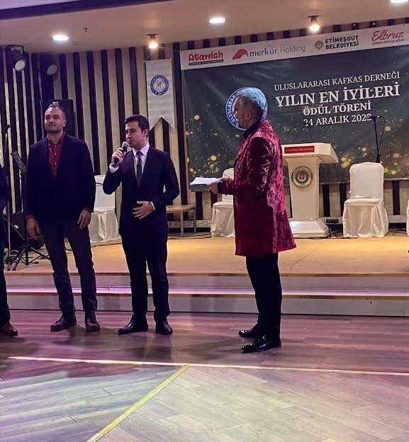 YILIN BÜROKRATI ÖDÜLÜ KAYMAKAM ÇELİK'E