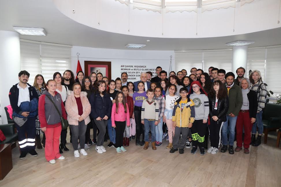 BURHANİYE BELEDİYESİ KENT TİYATROSU'NDAN 22. SANAT YILINA MERHABA