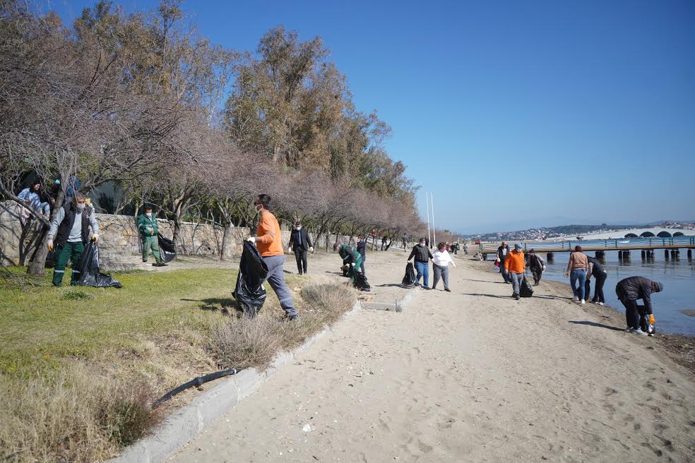 AYVALIK’TA BAHAR TEMİZLİĞİ