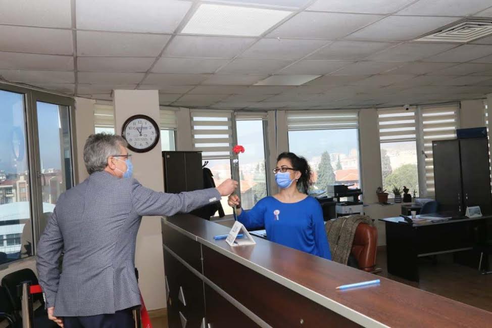 EDREMİT BELEDİYESİ'NİN KADIN ÇALIŞANLARI 8 MART'TA İZİNLİ