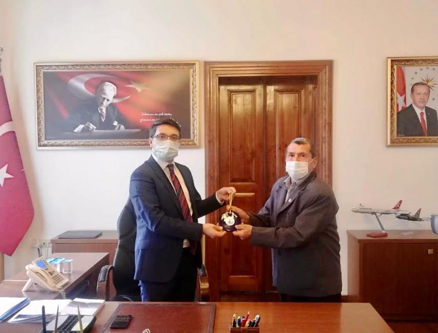 KORONAVİRÜSÜN UĞRAMADIĞI MAHALLEYE KAYMAKAMDAN ‘NAZAR BONCUĞU’ 