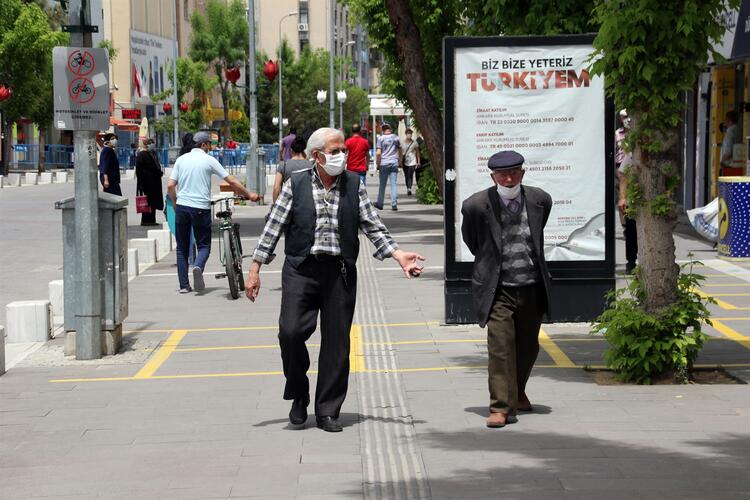65 yaş üstüne sokağa çıkma yasağı geldi