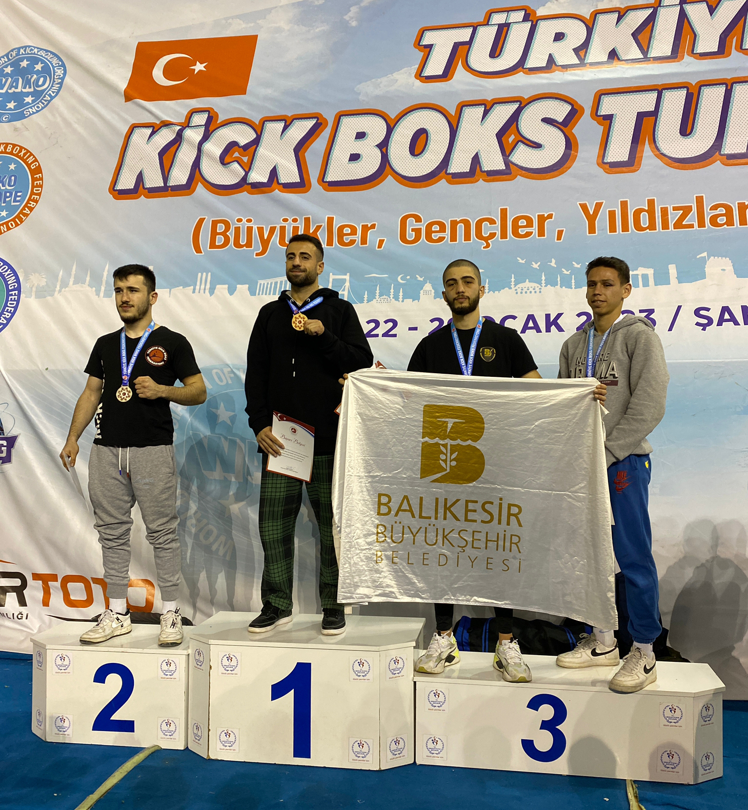 BAÜN’LÜ SPORCULARDAN TÜRKİYE KICK BOKS TURNUVASINDA BÜYÜK BAŞARI