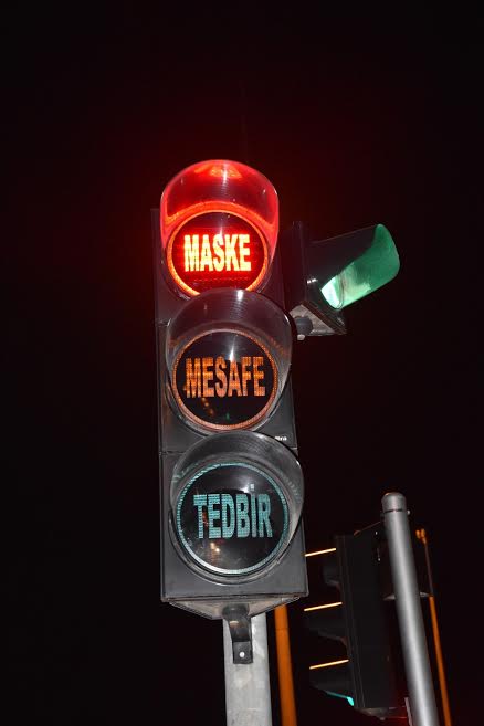 Trafik lambalarından farkındalık mesajı