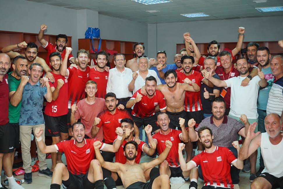 AYVALIKGÜCÜ BELEDİYE SPOR 3. LİG YOLUNDA