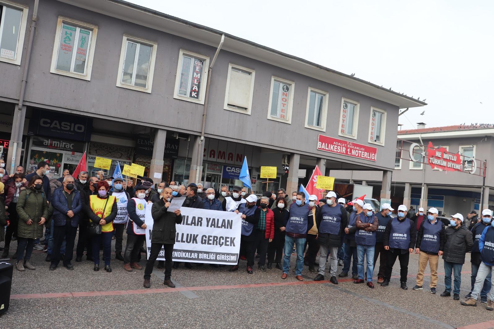 RAKAMLAR YALAN,YOKSULLUK GERÇEK