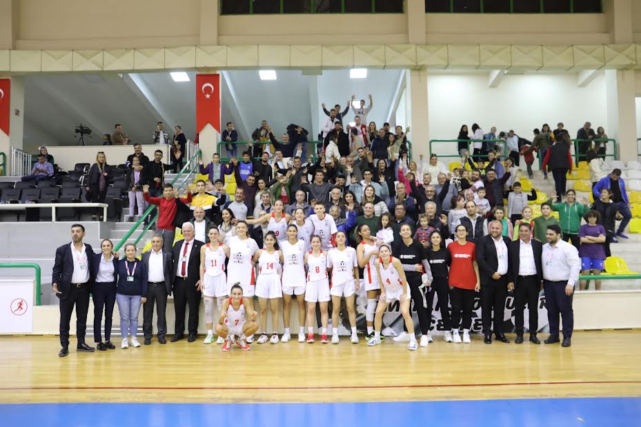 BURHANİYE KADIN BASKETBOL İLK MAÇINDA FARK ATTI