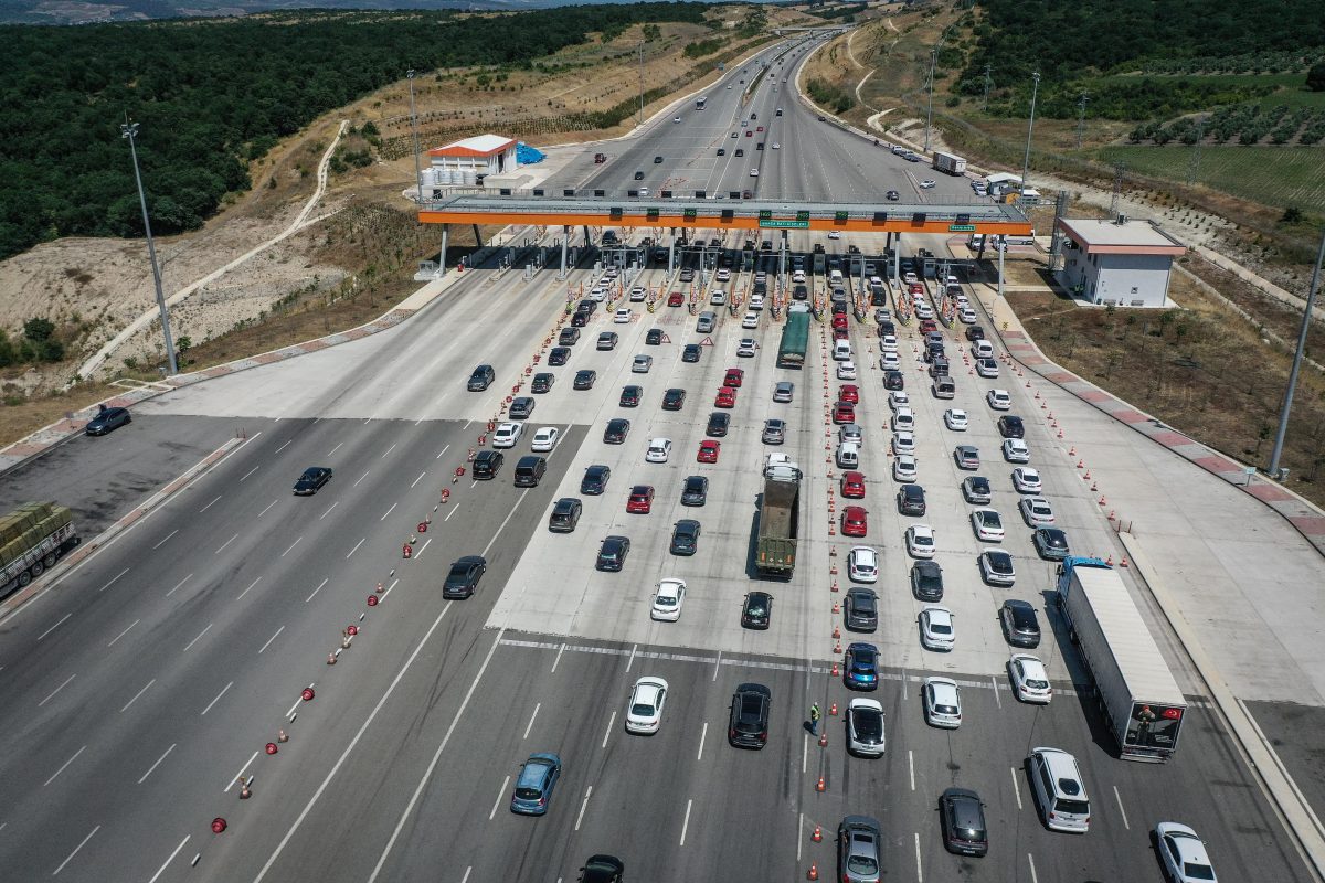 İstanbul-İzmir Otoyolu’nda tatilcilerin dönüş hareketliliği