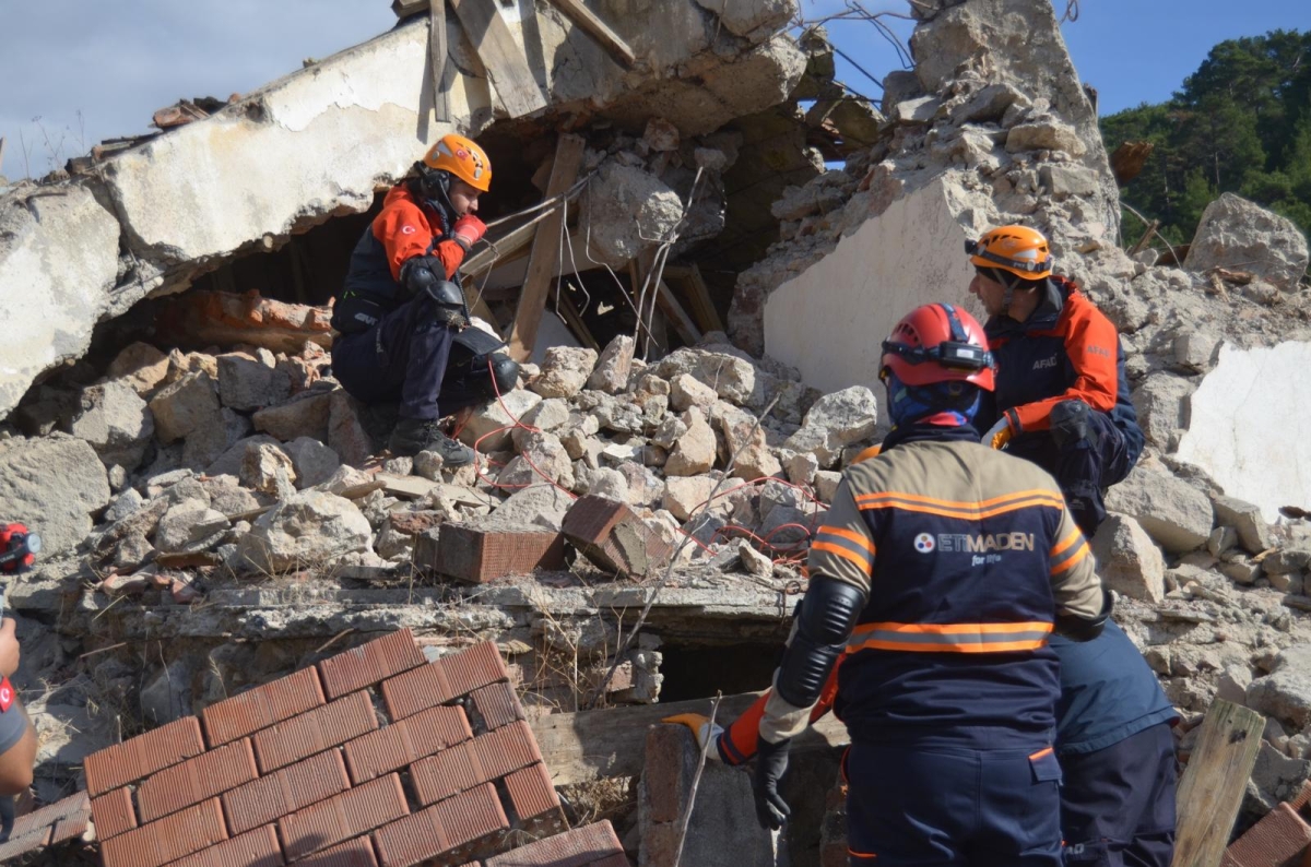 Balıkesir’de 7.2’lik deprem tatbikatı