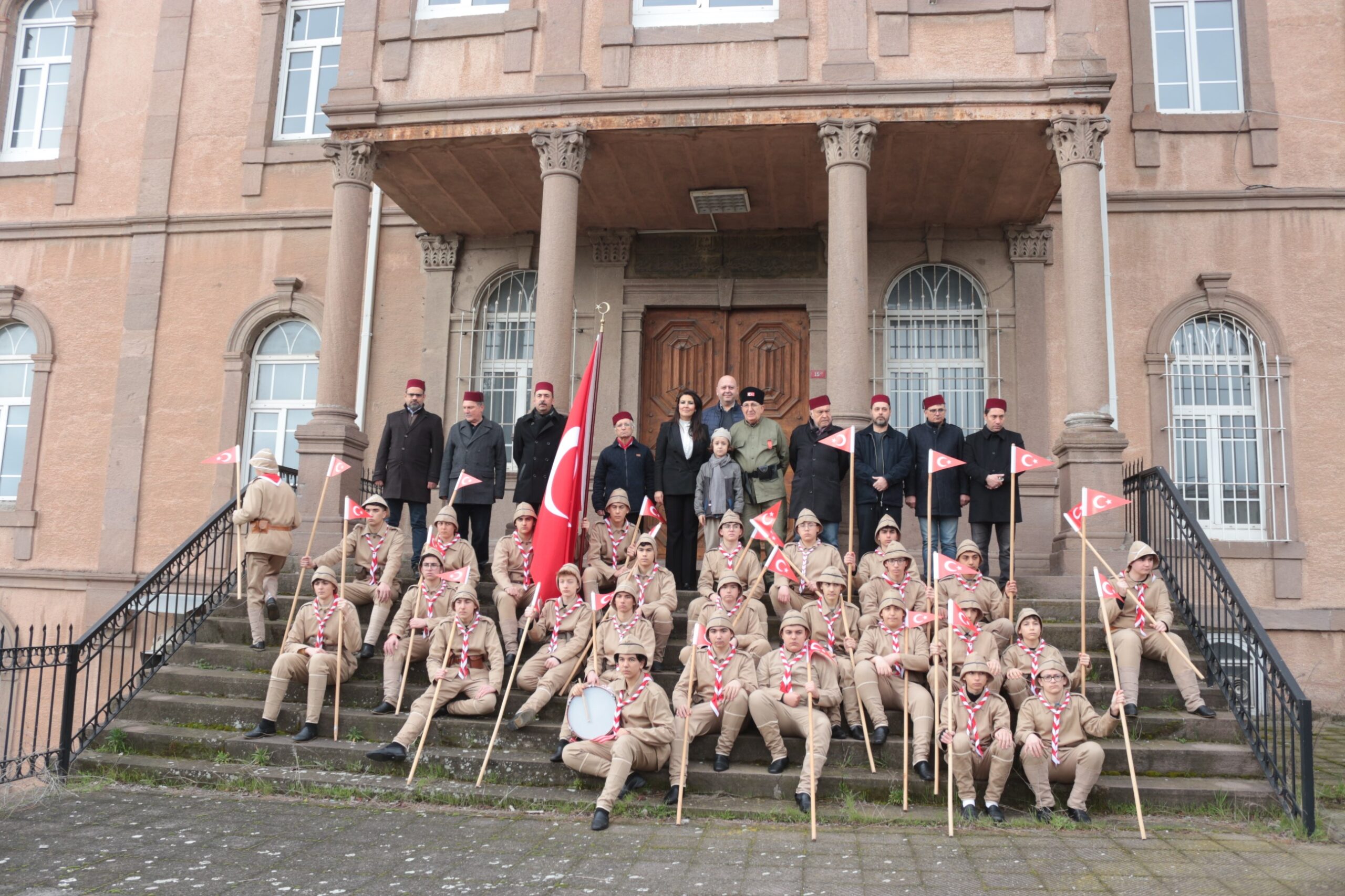 BALIKESİR LİSESİ'NİN KEŞŞAFLARI 108 YIL ÖNCEKİ GİBİ ASKERE UĞURLANDI