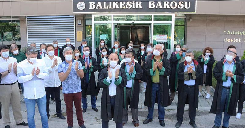Hukuk devletinin bittiği yerde ne demokrasi,ne devlet ayakta kalır