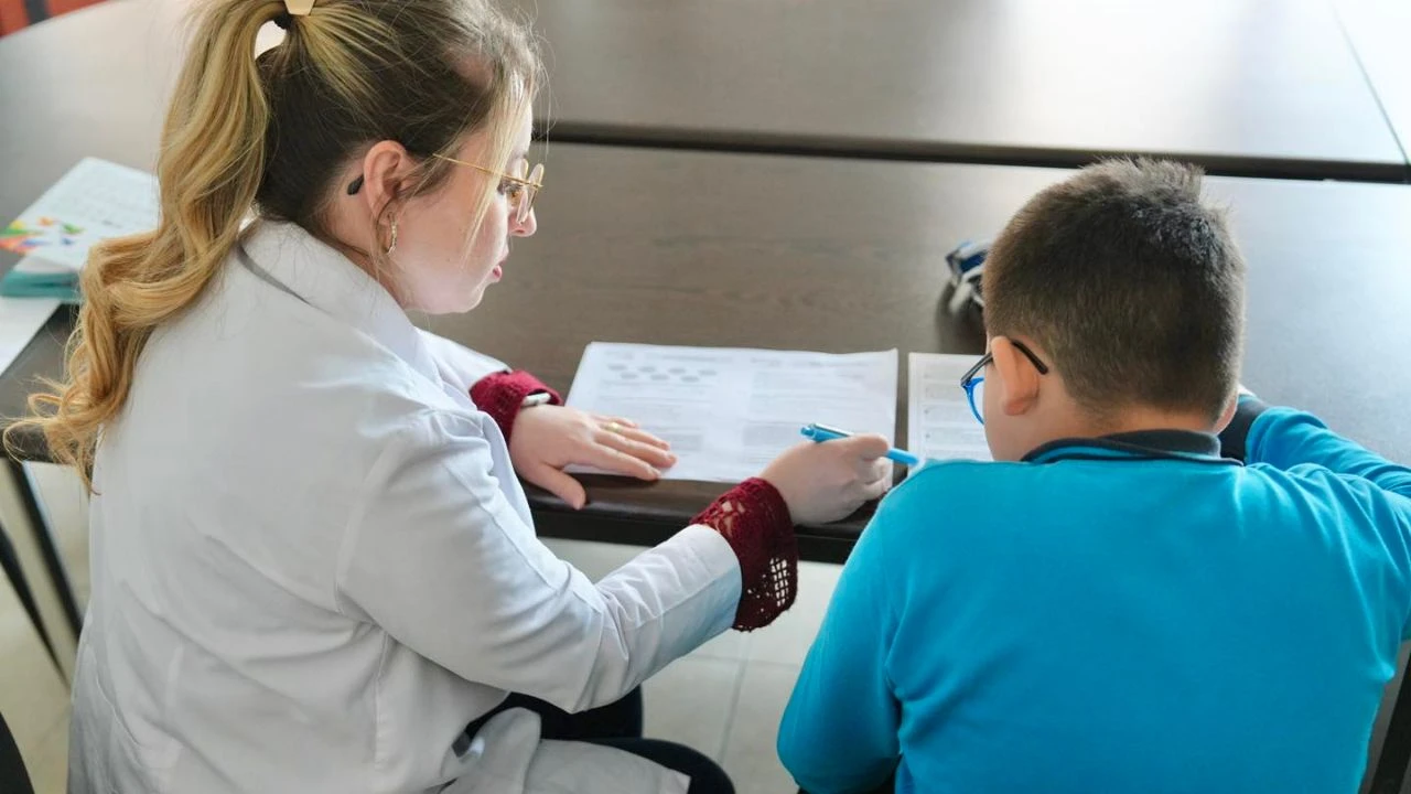 Burhaniye’de Eğitime Büyük Destek! BURSEM 2025-2026 Ön Kayıtları Başladı