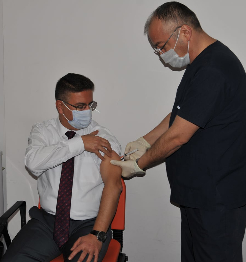 İLK AŞI BAÜN'DE...