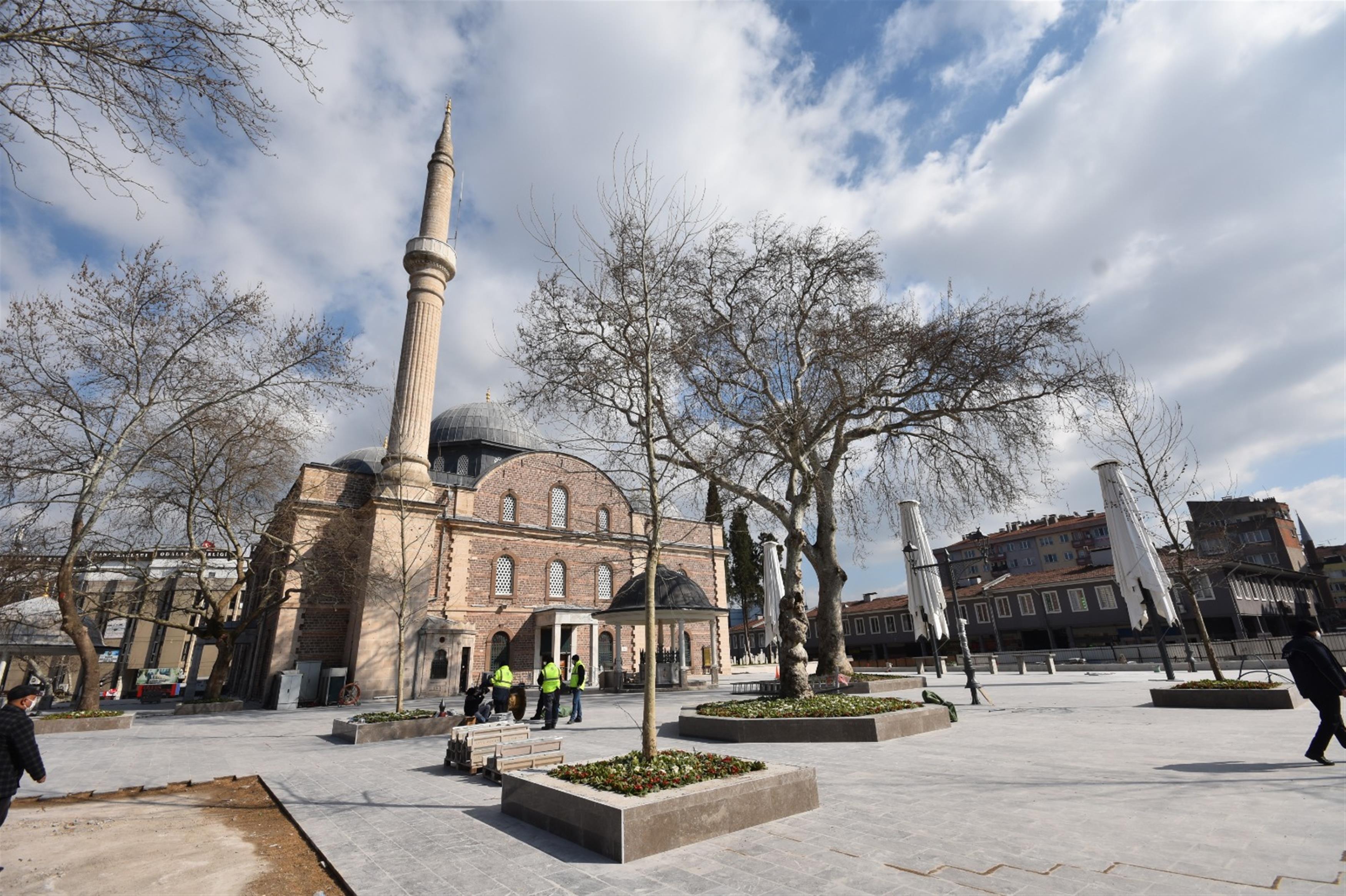 PAŞA CAMİSİ'NDE TARİHİ MEYDAN ORTAYA ÇIKIYOR