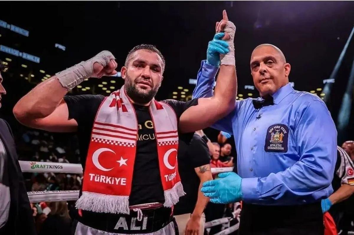 Şampiyon boksör Demirezen'e 'Herkül' ödülü