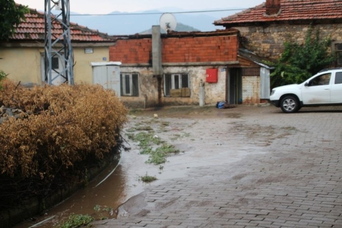 Sındırgı'da da sağanak ve yağış