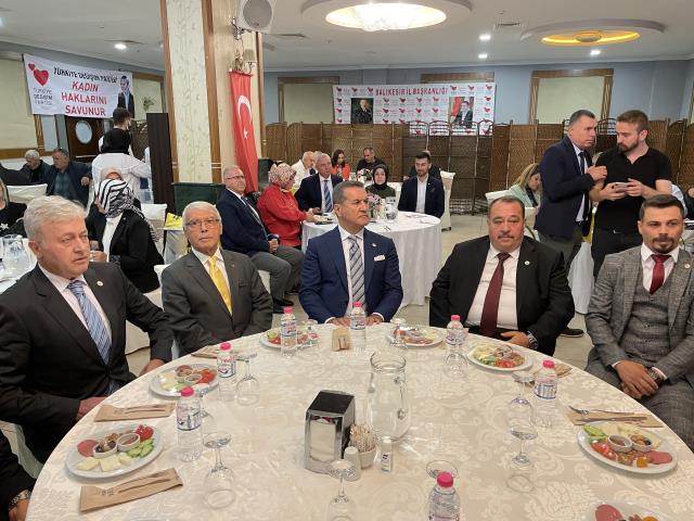 TDP Genel Başkanı Sarıgül, Balıkesir'de muhtarlarla bir araya geldi