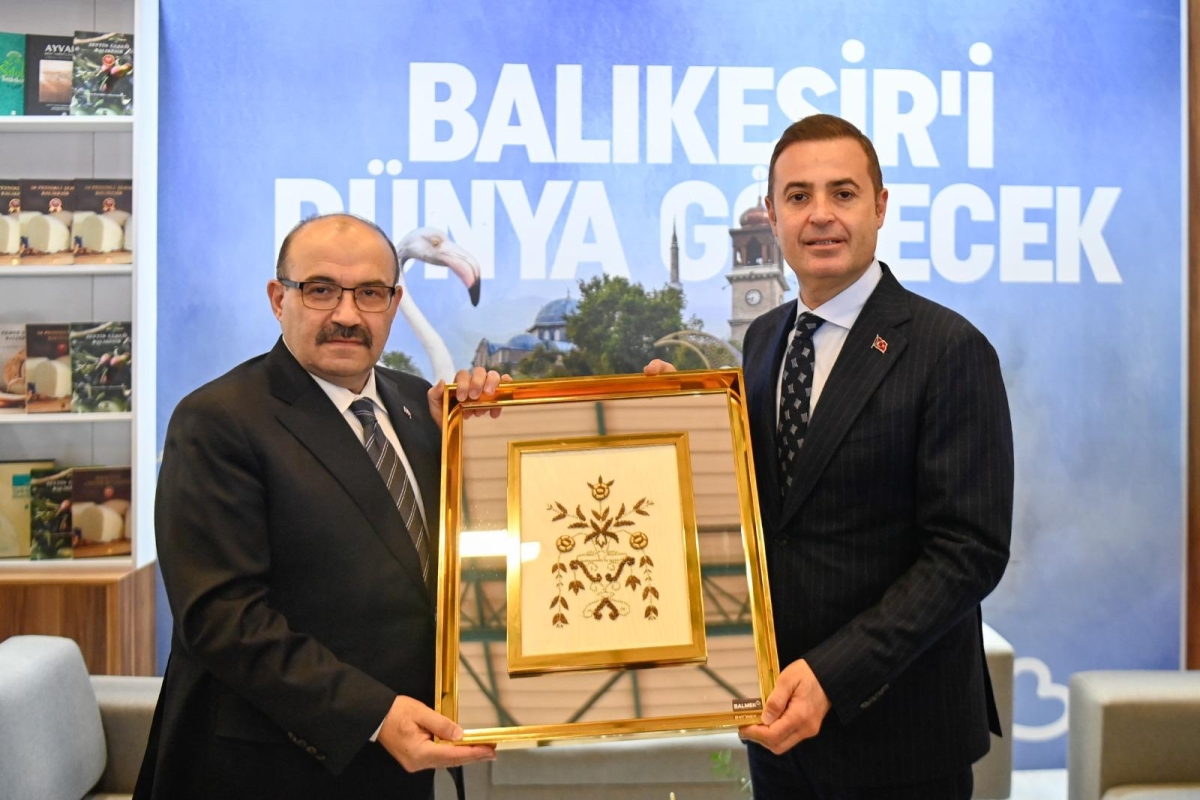 Vali Ustaoğlu EMITT’te Balıkesir standını çok beğendi